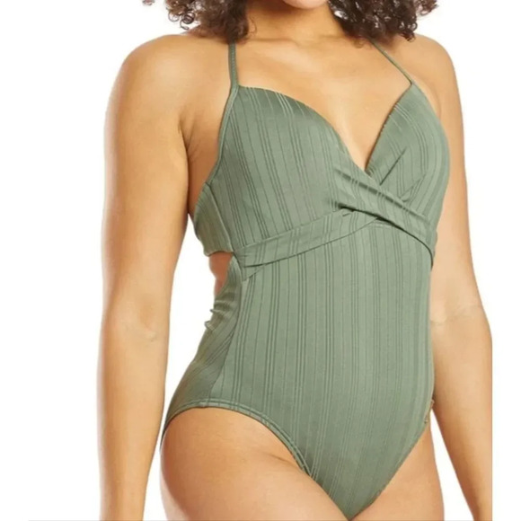 Vince Camuto Ivory Halter Wrap Front Molded Cups One Piece Women's Swims… - Picture 14 of 16